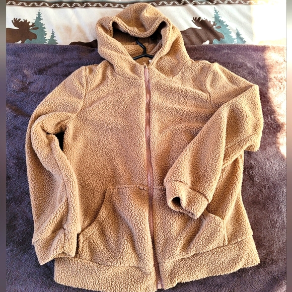 Sherpa looking zip up hoodie. - Picture 6 of 8
